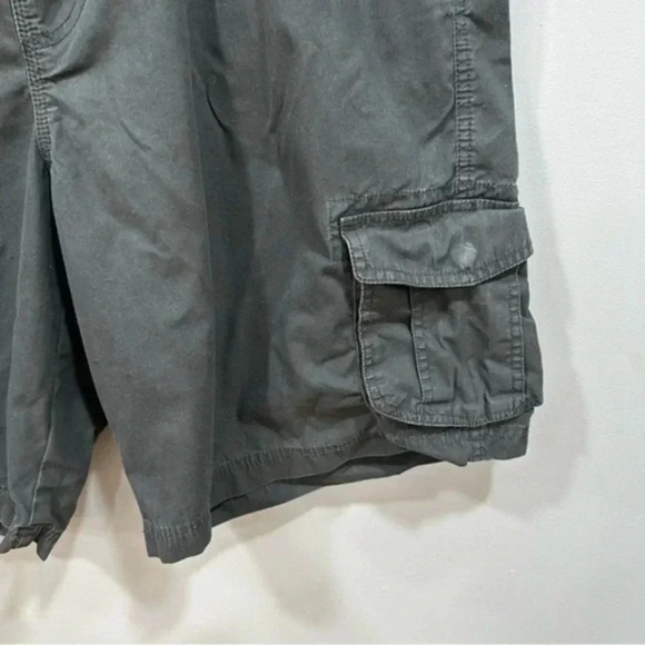 Columbia men’s gray cargo shorts 42 - Picture 3 of 13
